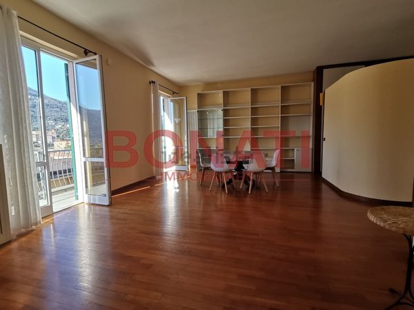 esavano in vendita a La Spezia