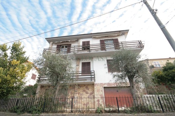 casa indipendente in vendita a La Spezia in zona Carozzo