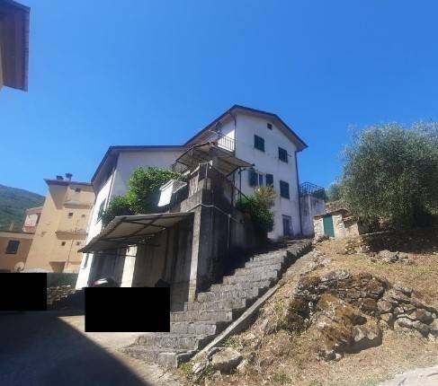 appartamento in vendita a La Spezia in zona Chiappa