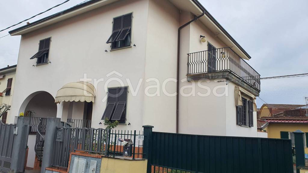 casa indipendente a La Spezia in zona Canaletto / Buonviaggio / Migliarina