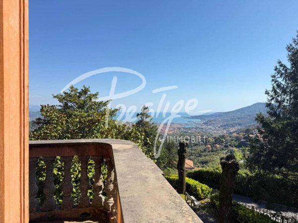 casa indipendente in vendita a La Spezia in zona Chiappa
