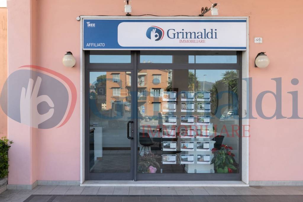 negozio in vendita a La Spezia in zona Canaletto / Buonviaggio / Migliarina
