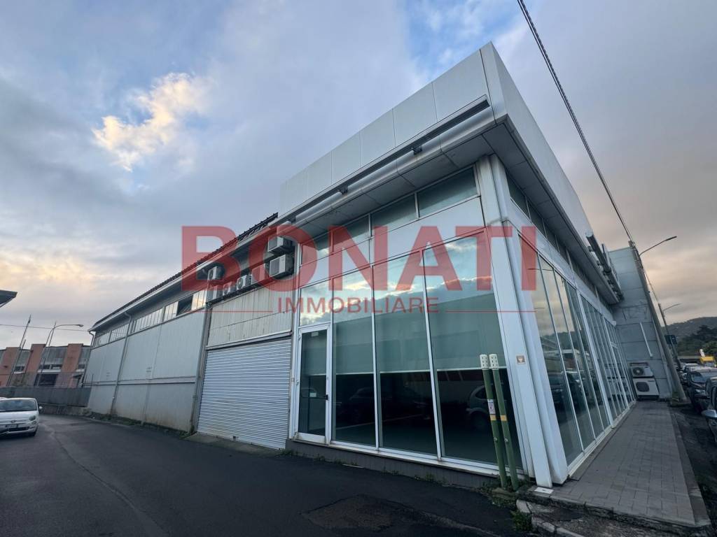 locale commerciale in vendita a La Spezia in zona Pitelli
