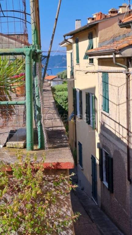 appartamento in vendita a La Spezia in zona Pitelli