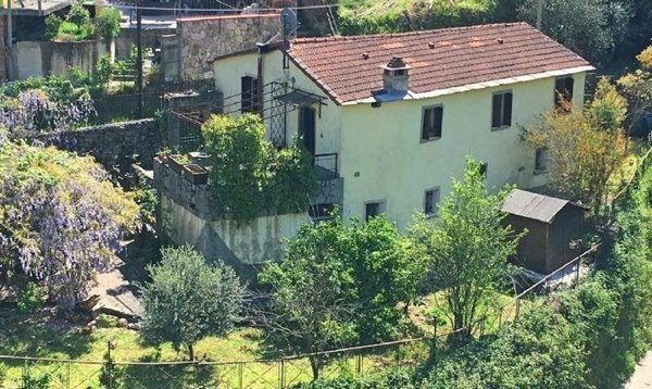 casa indipendente in vendita a La Spezia in zona Chiappa