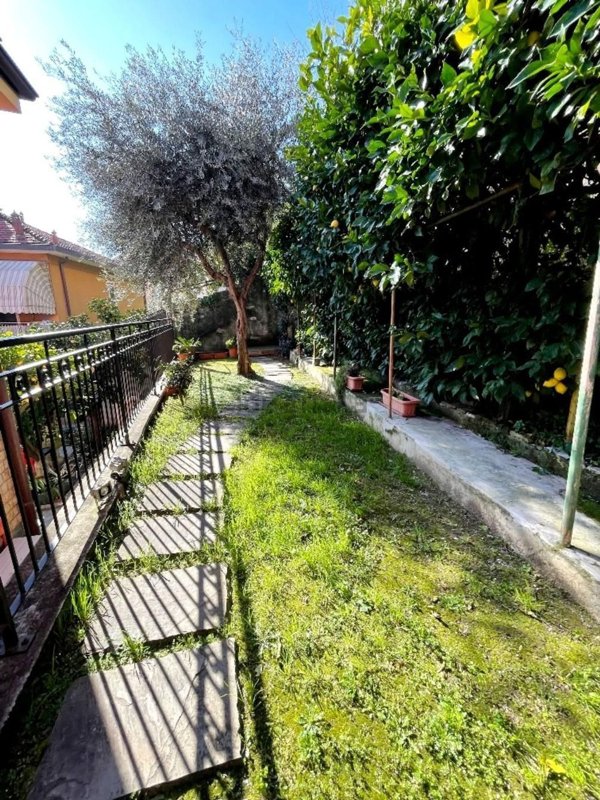 appartamento in vendita a La Spezia in zona Marola