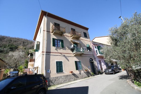 appartamento in vendita a La Spezia in zona Biassa