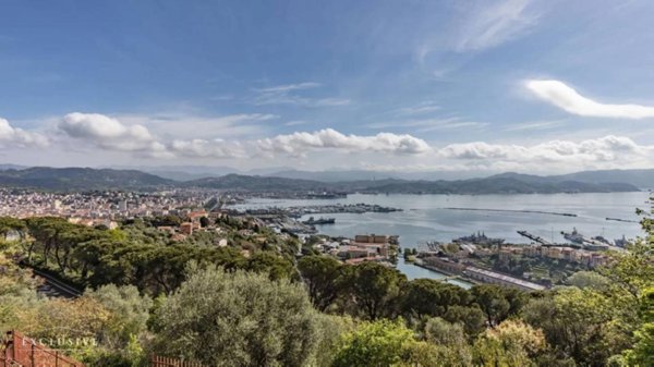 casa indipendente in vendita a La Spezia in zona Biassa