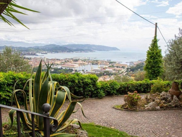 casa indipendente in vendita a La Spezia