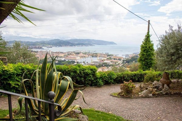 casa indipendente in vendita a La Spezia in zona Centro Storico