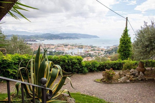 casa indipendente in vendita a La Spezia in zona Centro Storico