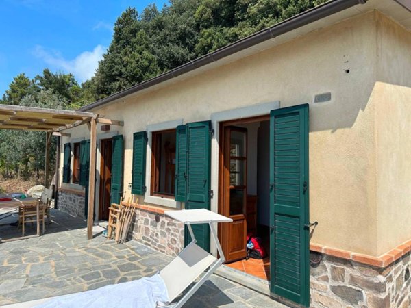 casa indipendente in vendita a La Spezia in zona Campiglia