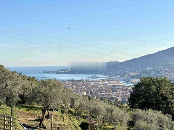 casa indipendente in vendita a La Spezia in zona Chiappa