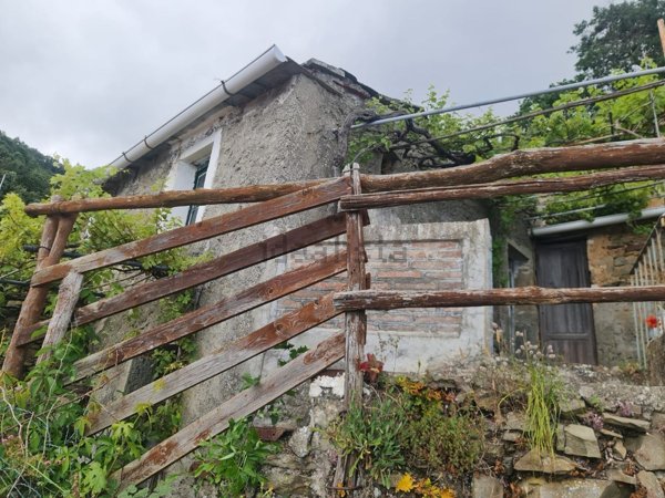 appartamento in vendita a La Spezia in zona Biassa