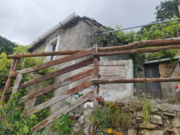 casa indipendente in vendita a La Spezia in zona Marola