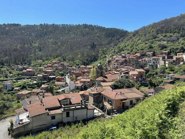 appartamento in vendita a La Spezia in zona Biassa