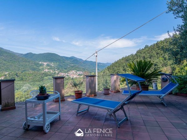 casa indipendente in vendita a La Spezia in zona Chiappa