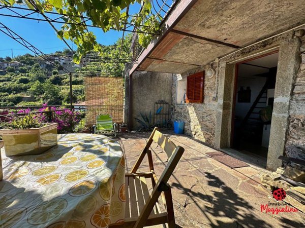 casa indipendente in vendita a La Spezia in zona Chiappa