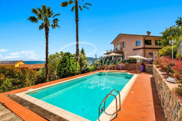 casa indipendente in vendita a La Spezia in zona Montepertico
