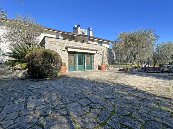 casa indipendente in vendita a La Spezia in zona Campiglia