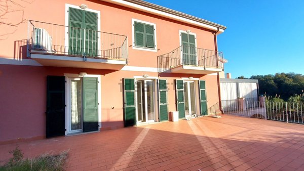 casa indipendente in vendita a La Spezia in zona Chiappa