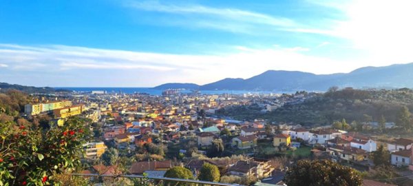 casa indipendente in vendita a La Spezia in zona Montepertico