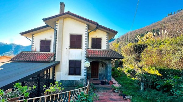 casa indipendente in vendita a La Spezia in zona Biassa