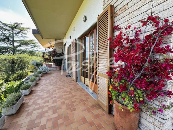 casa indipendente in vendita a La Spezia in zona Montepertico