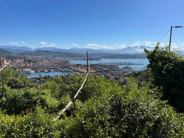 appartamento in vendita a La Spezia in zona Marola