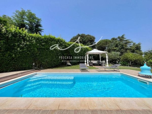 casa indipendente in vendita a La Spezia in zona Chiappa