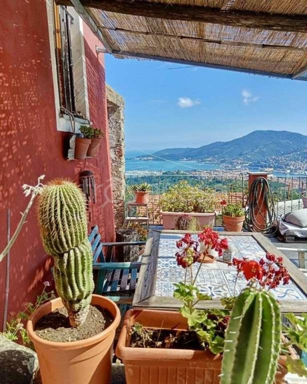 casa indipendente in vendita a La Spezia in zona Sarbia