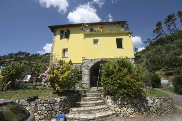 casa indipendente in vendita a La Spezia in zona Chiappa