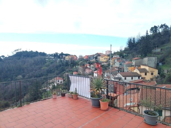casa indipendente in vendita a La Spezia in zona Campiglia