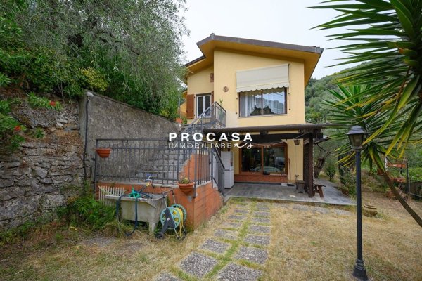 casa indipendente in vendita a La Spezia in zona Chiappa