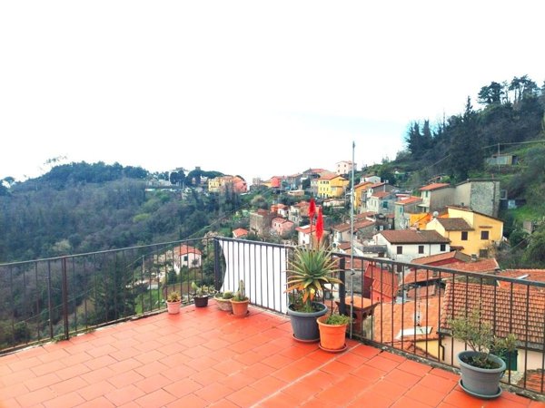 casa indipendente in vendita a La Spezia in zona Campiglia