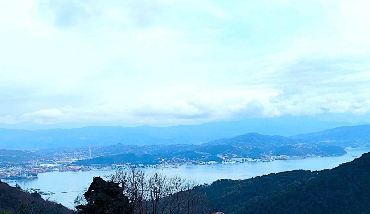 casa indipendente in vendita a La Spezia in zona Campiglia
