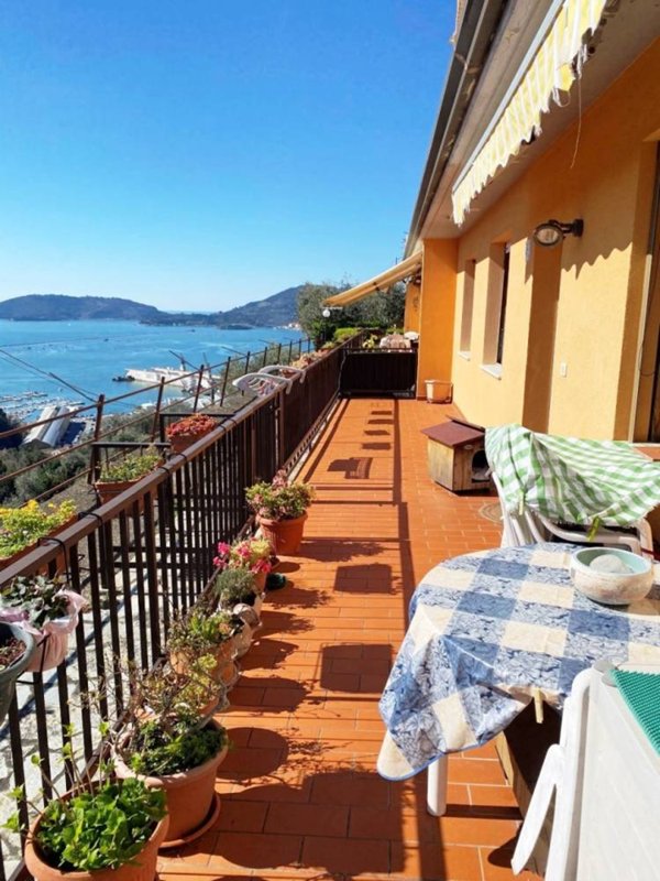 casa indipendente in vendita a La Spezia in zona Pitelli