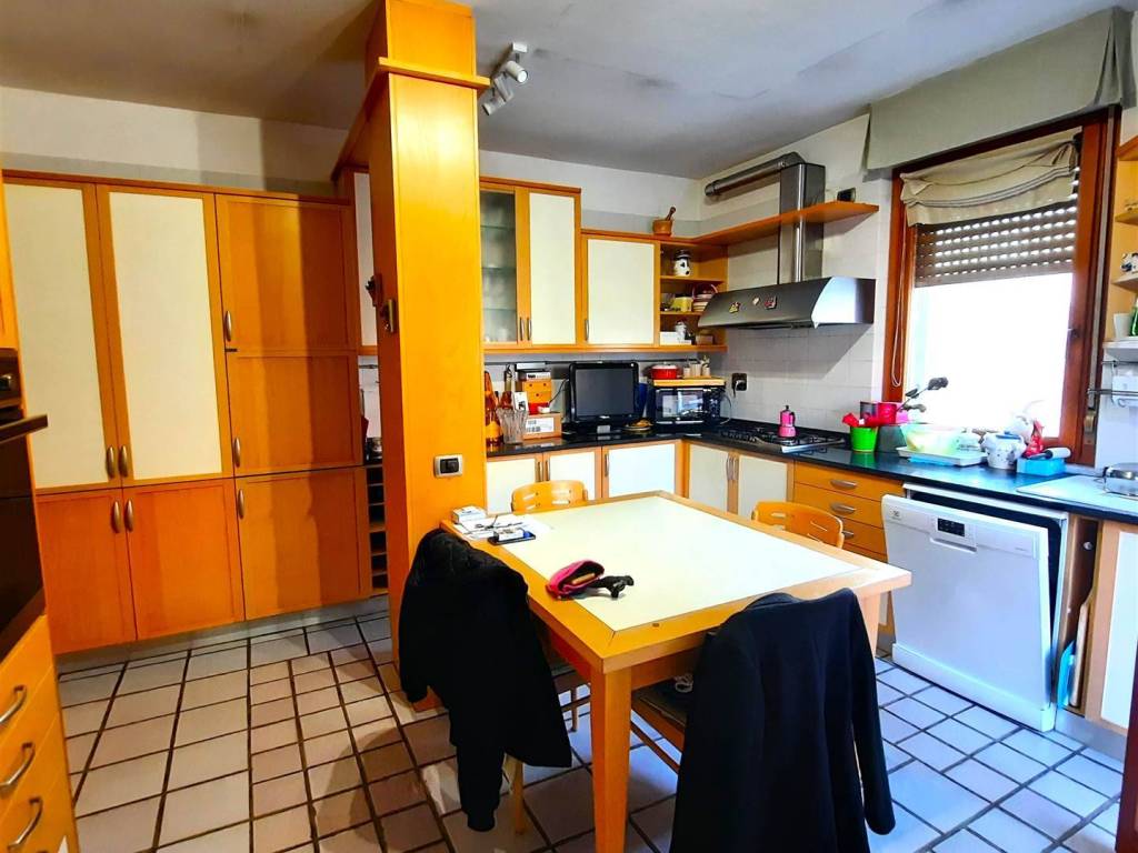 appartamento in vendita a La Spezia in zona Canaletto / Buonviaggio / Migliarina