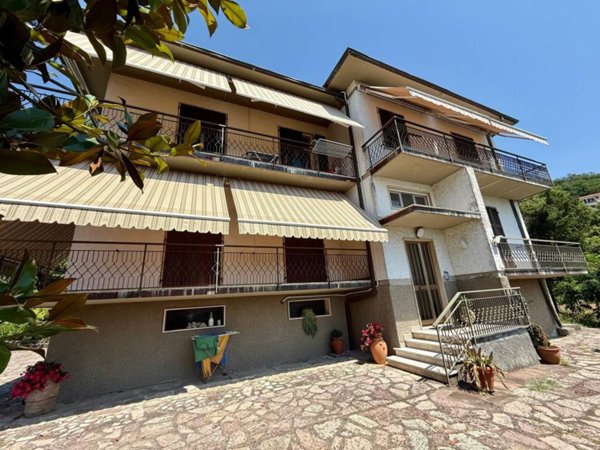 casa indipendente in vendita a La Spezia in zona Chiappa