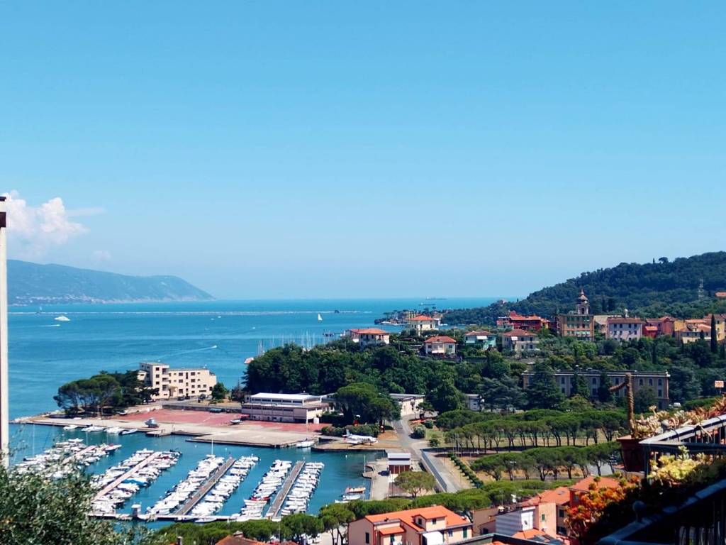 appartamento in vendita a La Spezia in zona Marola