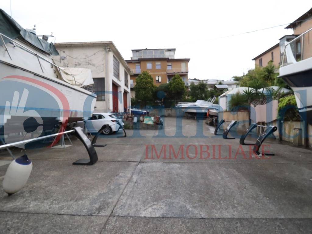 capannone in vendita a La Spezia in zona Ruffino