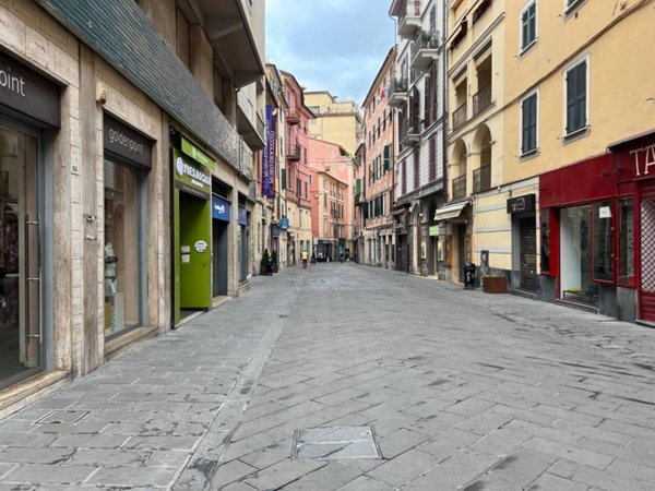 negozio in vendita a La Spezia in zona Centro Storico