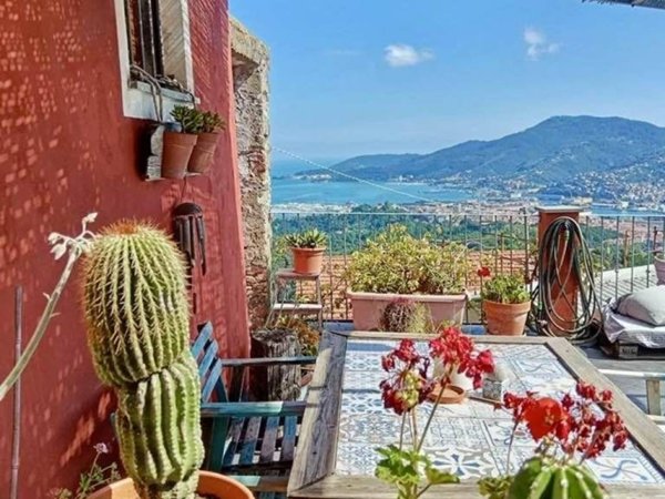 casa indipendente in vendita a La Spezia
