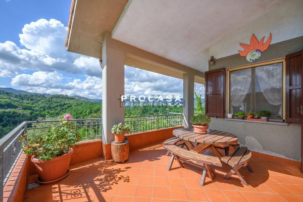 casa indipendente a La Spezia in zona Canaletto / Buonviaggio / Migliarina