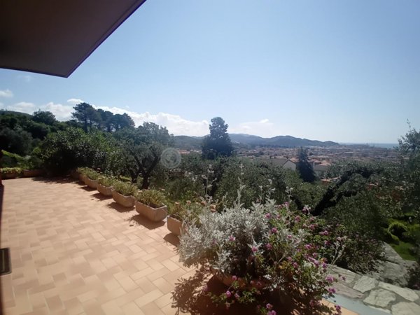 casa indipendente in vendita a La Spezia in zona Montepertico