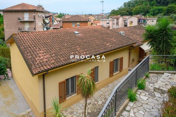 casa indipendente in vendita a La Spezia in zona Chiappa