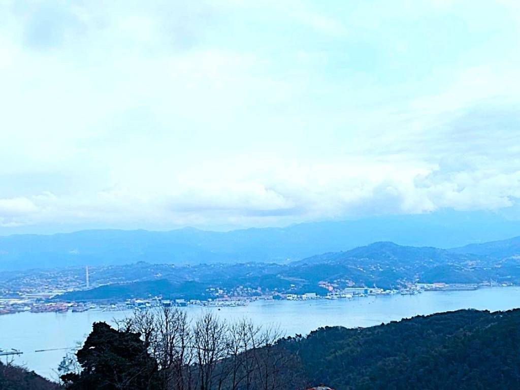 casa indipendente in vendita a La Spezia in zona Marola