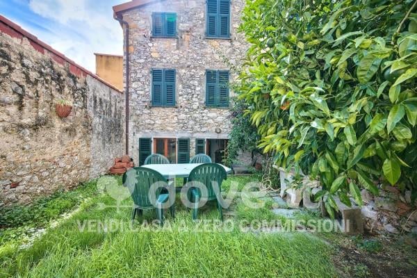 casa indipendente in vendita a La Spezia in zona Pitelli