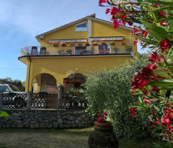 casa indipendente in vendita a La Spezia in zona La Foce / Sant'Anna
