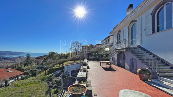 casa indipendente in vendita a La Spezia in zona Chiappa